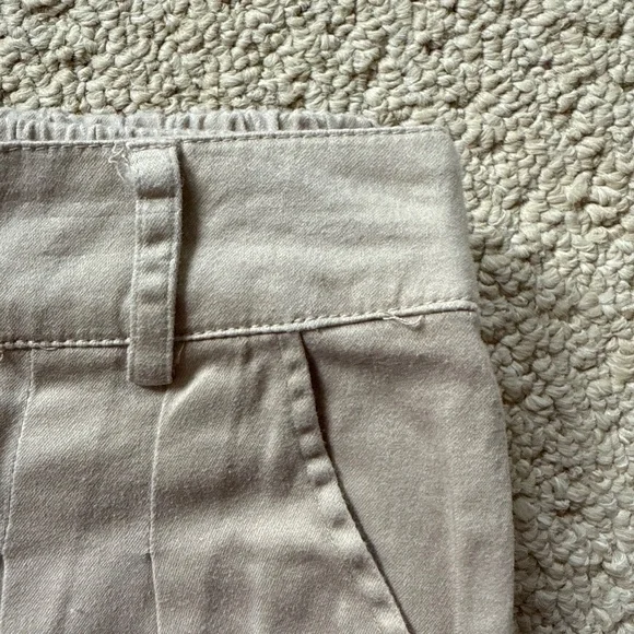 Cream capris - Picture 3 of 3